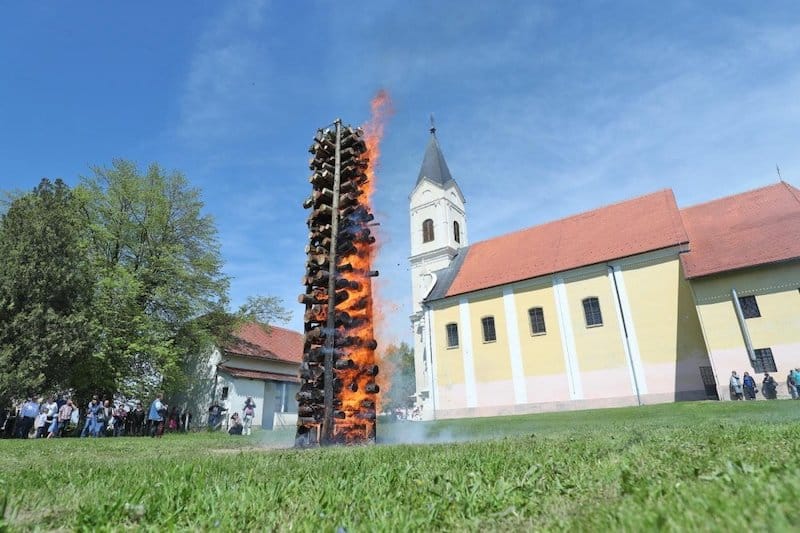 Vuzmenice nebo-li fatra před kostelem.