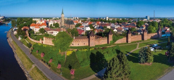 Pohled na nymburské městské hradby.