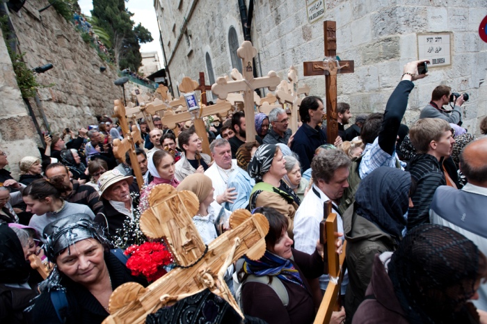 Velikonoční procesí ve Via Dolorosa.